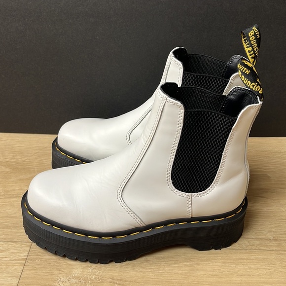 DR MARTENS 2976 Quad Platform Chelsea Boot White Smooth Leather Size 7 US - Picture 6 of 12